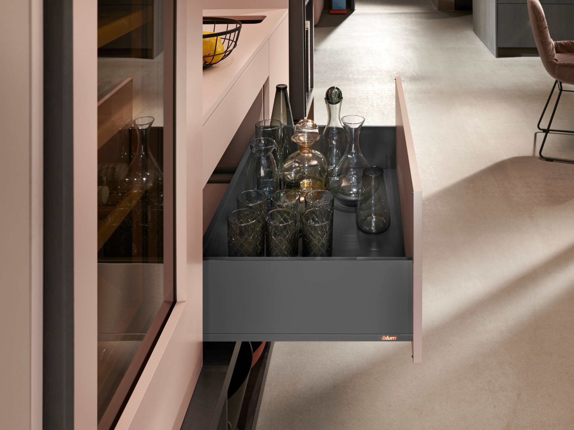 Drawer cabinet
