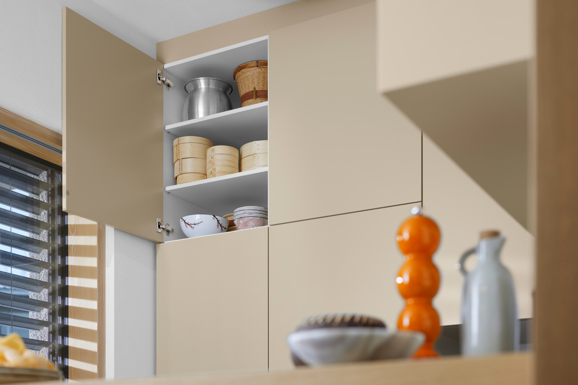 Door cabinet